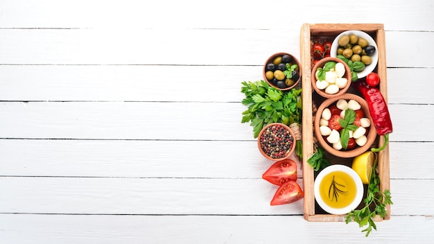 Kolorowa deska z potrawami